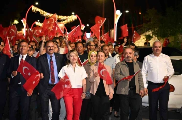 Demirci’de demokrasi nöbetinde kahramanlık türküleri yankılandı 