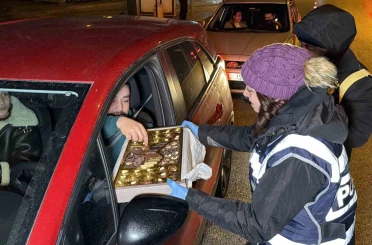 Denetime girenler ceza yerine çikolata yedi 