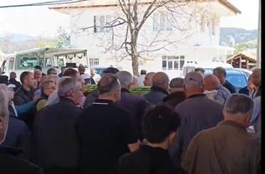 Denetimli serbestlikteki arkadaşı tarafından öldürülen gurbetçi son yolculuğuna uğurlandı 