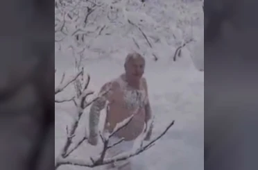 "Denize giremedik bari karda yüzelim" dedi, karda kulaç attı 