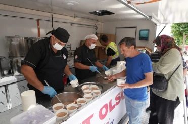 Denizli Büyükşehirden 3 noktada 10 bin kişilik aşure hayrı 