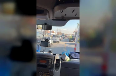 Denizli’de duyarlı sürücülerin fermuar sistemi ile yol verdiği anlar kamerada 