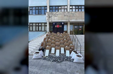 Denizli’de eş zamanlı operasyonlarda binlerce kaçak sigara yakalandı 