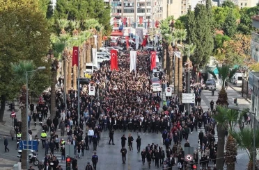 Denizli’de saat 09.05’i gösterdiğinde hayat durdu 