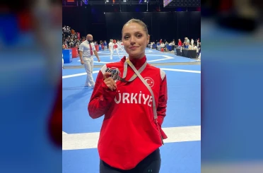 Denizlili sporcu Almanya’dan gümüş madalya ile döndü 