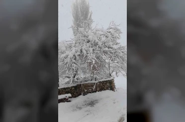 Denizli’nin yüksek kesimleri baharda beyaza büründü 