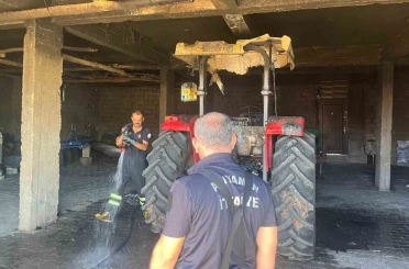 Depodaki traktör alev aldı 