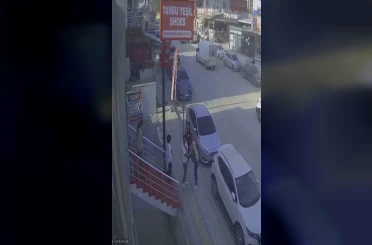 Deprem paniğiyle kaçan vatandaşların o anları kamerada 