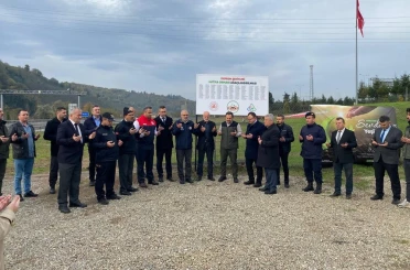 Deprem şehitleri anısına 350 fidan dikildi 