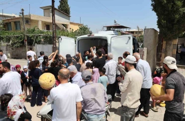 Depremzede vatandaşlara 100 ton kavun ücretsiz dağıtıldı