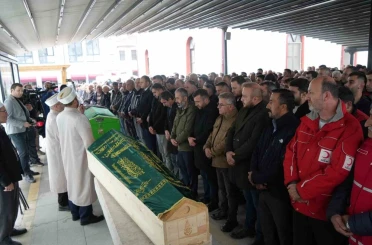 Dere yatağında cenazelerine ulaşılan anne ve oğlu gözyaşları arasında toprağa verildi 