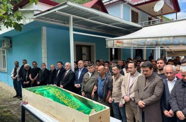 Derede sel sularına kapılarak hayatını kaybeden yeğen toprağa verildi, amca aranıyor 