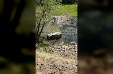 Dereye düşen minibüsün şoförü hayatını kaybetti 