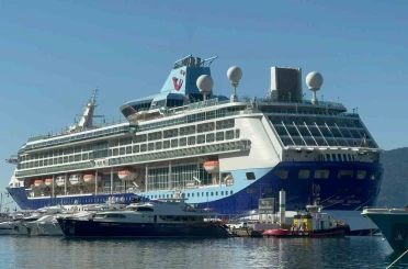 Dev gemi 2 bin500 yolcusu ile Marmaris Limanı’na demirledi 