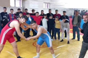Develi’de liselerarası güreş müsabakaları yapıldı 