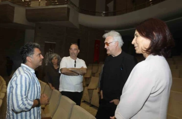 Devlet tiyatroları genel müdürü Karadağlı Gaziantep şehir tiyatrosu provasında 