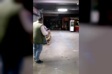 Devrek’te dehşet anları kamerada: Tüfekle iş yerine kurşun yağdırdı 