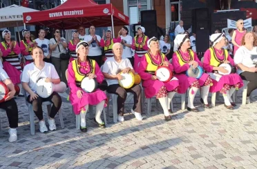 Devrek’te düzenlenen şenlikte vatandaşlar doyasıya eğlenmenin tadını çıkardılar. 