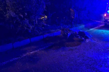 Devrilen motosiklet sürücüsü öldü 
