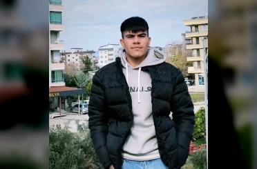 Devrilen traktörün altında kalan genç hayatını kaybetti 