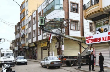 Dicle Elektrik’ten fırtına mesaisi 