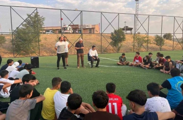 Dicle Kaymakamı Atış, gençlerle bir araya geldi 
