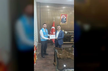 Dicle Kaymakamı Atış’tan Türkiye Diyanet Vakfına kurban bağışı 