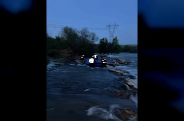 Dicle Nehri’nde mahsur kalan genç kurtarıldı 