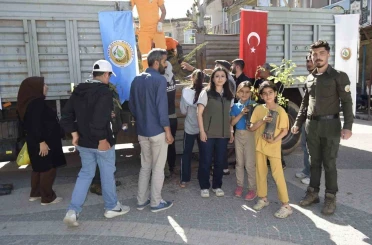 Dicle Orman İşletme Şefliği ilçede yaklaşık bin 500 adet fidan dağıttı 