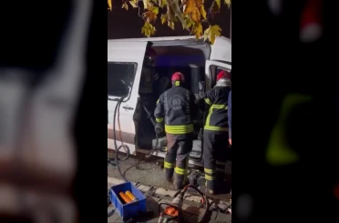 Dilovası’nda tır ile işçi minibüsü çarpıştı: 9 yaralı 