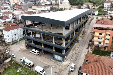 Dilovası’ndaki katlı otopark belediye hizmet binasına dönüştürülüyor 