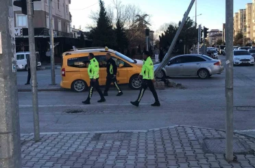 Direksiyon başında kalp krizi geçiren taksi şoförü hayatını kaybetti