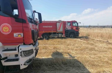 Diyarbakır’da anız yangınlarına itfaiye ekiplerinden müdahale 