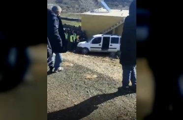 Diyarbakır’da araç evin duvarına çarptı: 2 yaralı 
