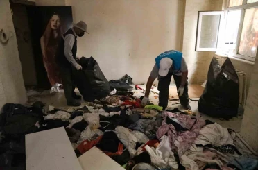 Diyarbakır’da bir evden 3 kamyon çöp çıkartıldı 