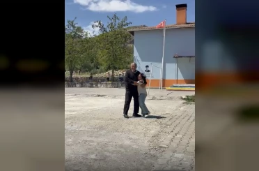 Diyarbakır’da dede ile torunun gülümseten sevgisi 