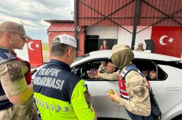 Diyarbakır’da jandarma ekipleri Kurban Bayramı öncesi trafik uygulaması yaptı 