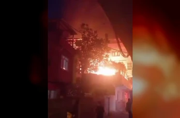 Diyarbakır’da korkutan yangın: Alevler metrelerce yükseldi 