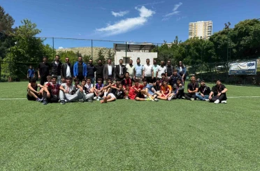 Diyarbakır’da "Maarifin Kalbinde Marifetli Gençlik" temasıyla futbol turnuvası düzenlendi 