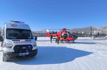 Diyarbakır’da sağlık ekipleri kar ve tipi demeden zamanla yarıştı 
