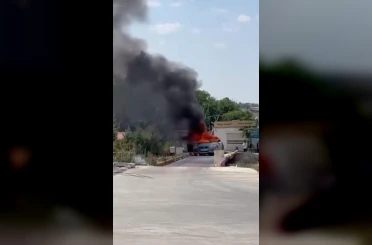 Diyarbakır’da seyir halindeki araç alev aldı 