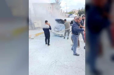Diyarbakır’da seyir halindeki araç alevlere teslim oldu 