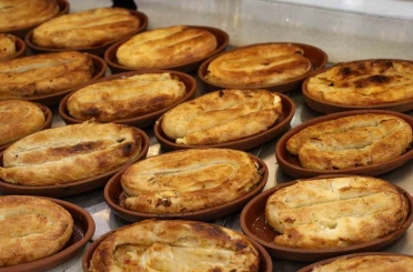 Diyarbakır’da tandırda çömleklerde pişirilen yeni lezzet börek talep görüyor 