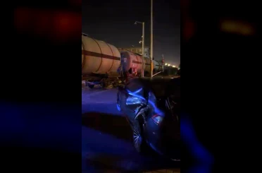 Diyarbakır’da tren otomobile çarptı: 1 yaralı 