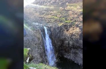 Diyarbakır’da yağışların artması ile coşan şelaleler ziyaretçi akınına uğruyor 