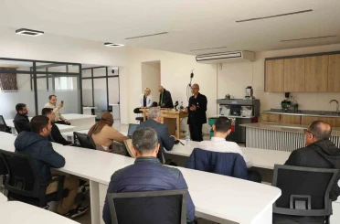 Diyarbakır’ın 57 yıllık kuyumculuk hafızası olan zanaatkar, öğretmenlerle buluştu 