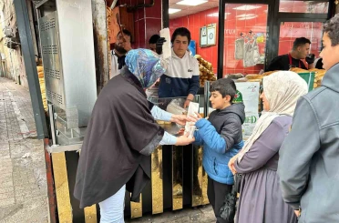 Diyarbakırlı esnaftan Kutlu Doğum Haftası’nda 2 bin kişiye döner ikramı 