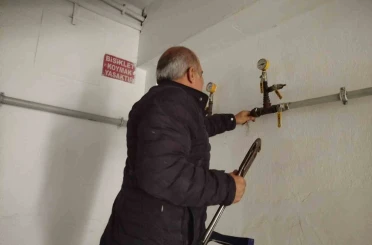 Doğalgaz hattına su borusunu bağladılar: Vatandaşlar hem susuz hem de doğal gazsız kaldı 