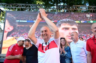 Dokumapark’ta milli heyecan: Antalyalılar Kepez’de dev ekranda buluştu 