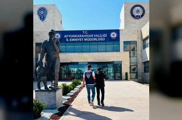 Dolandırıcılık suçundan aranan şahsı polis yakaladı 